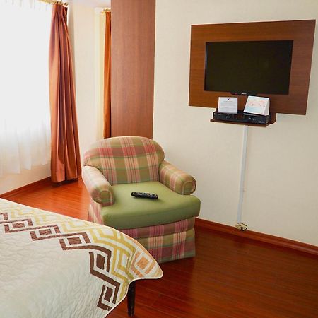 Hotel 6 De Diciembre Quito Dış mekan fotoğraf