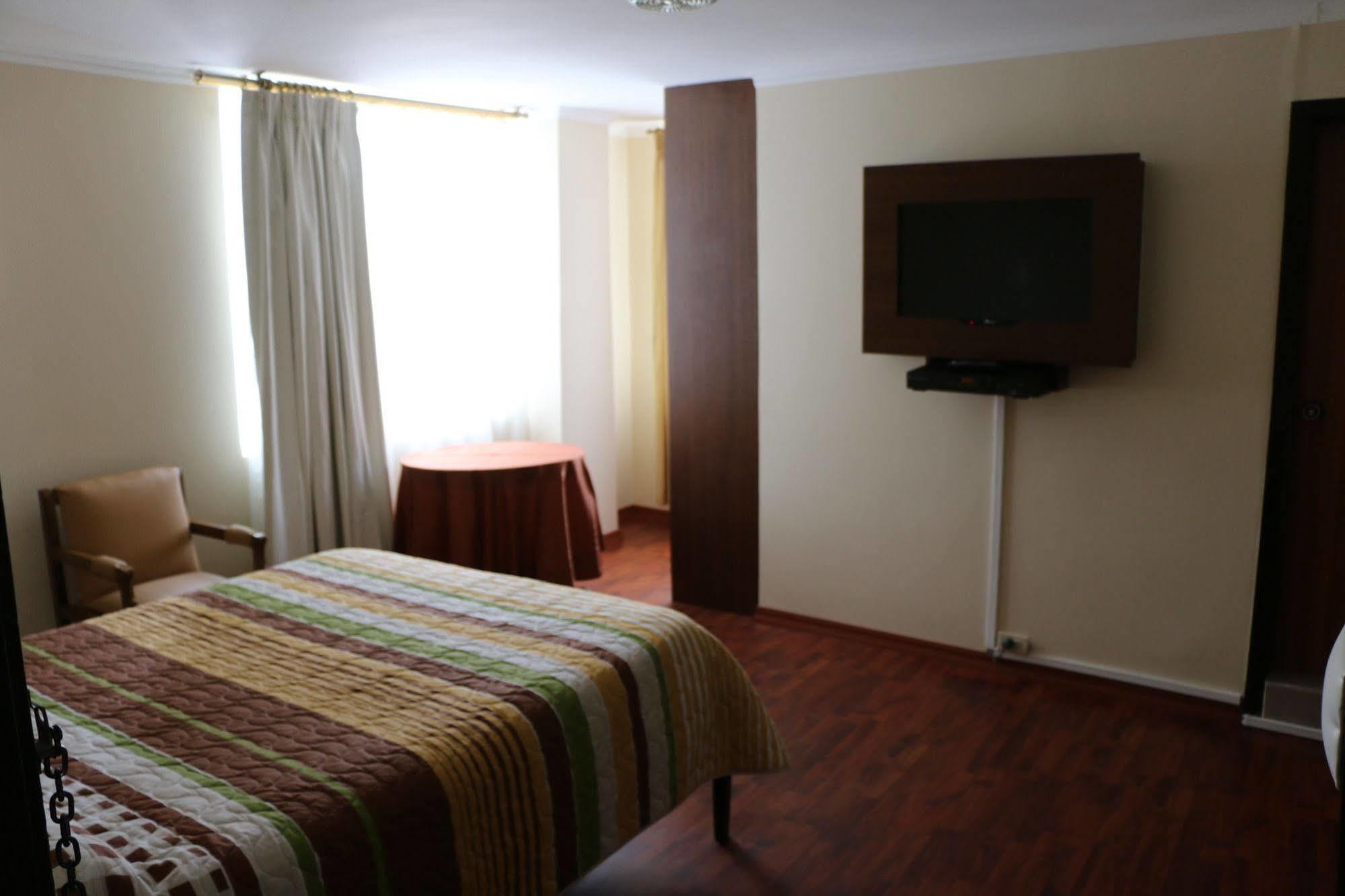 Hotel 6 De Diciembre Quito Dış mekan fotoğraf