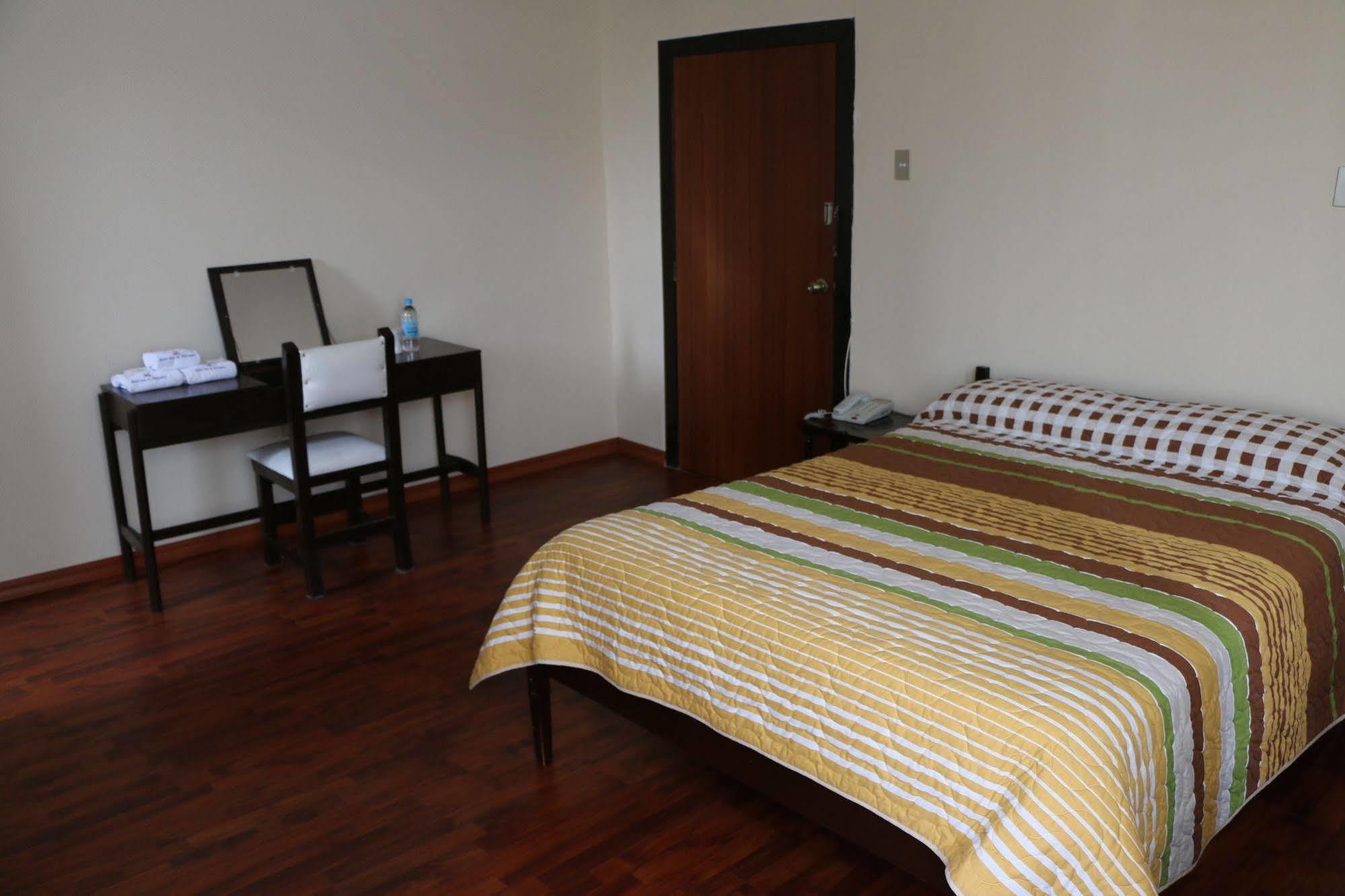 Hotel 6 De Diciembre Quito Dış mekan fotoğraf